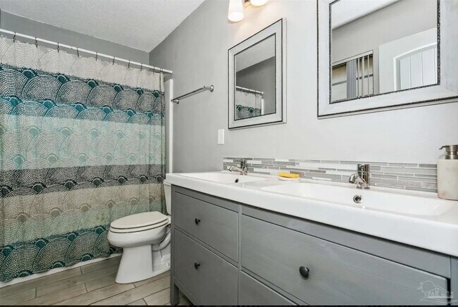 Foto del edificio - 8023 Stark Ave