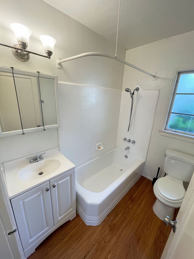 Foto del edificio - Cute Leimert Park 1bd/1ba unit with parkin...