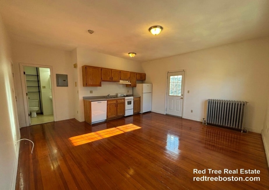 Photo - 163 Strathmore Rd. Unit 3