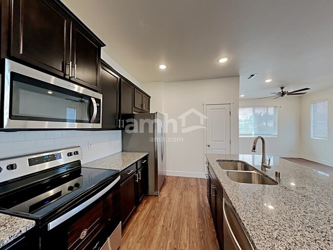 Building Photo - 33084 Ten Trails Pkwy