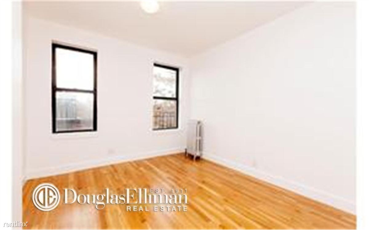 Primary Photo - 425 Grand Ave