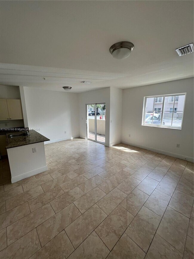 Foto del edificio - 211 W 79th Pl