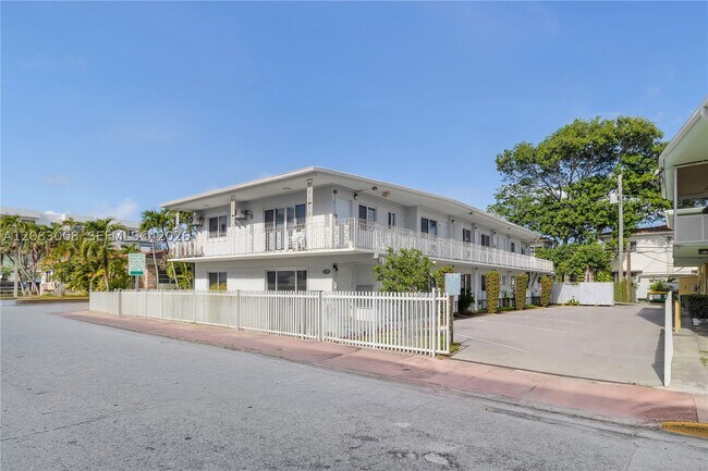 Foto del edificio - 8129 Abbott Ave