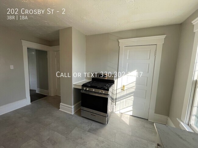Building Photo - Three bedroom one bathroom second level ap...