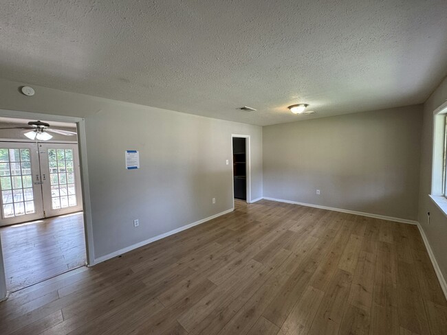 Building Photo - 209 W Lisa Dr