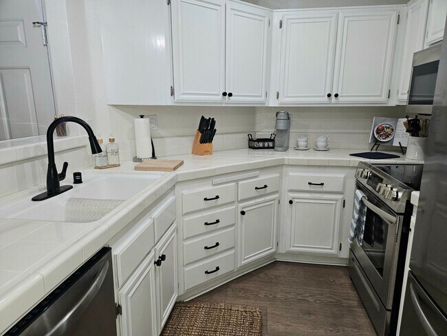 Foto del edificio - 631 Oak Run Trl