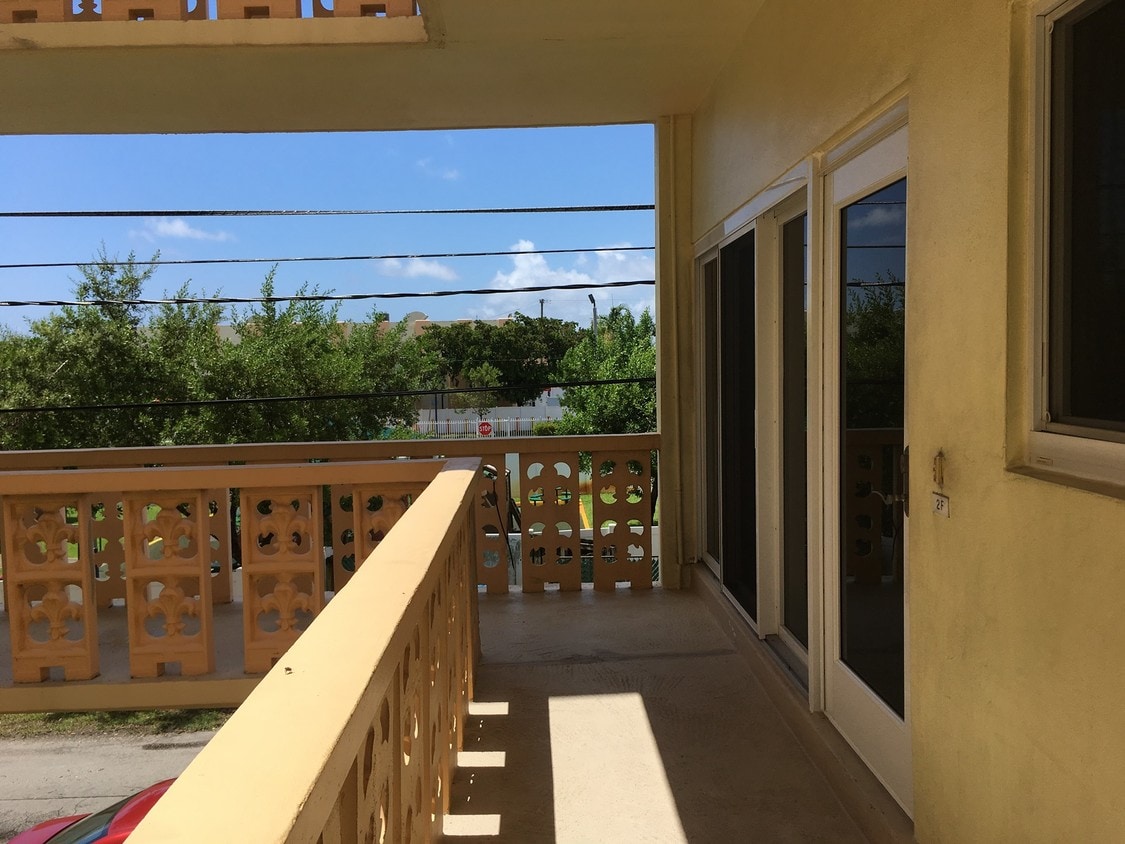 Unidad de esquina - 1818 Rodman St