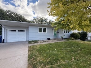 Building Photo - 3363 Sunny Hill Dr