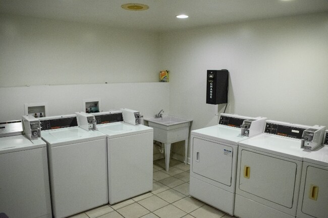 Foto del edificio - 5118 Fairview Ave