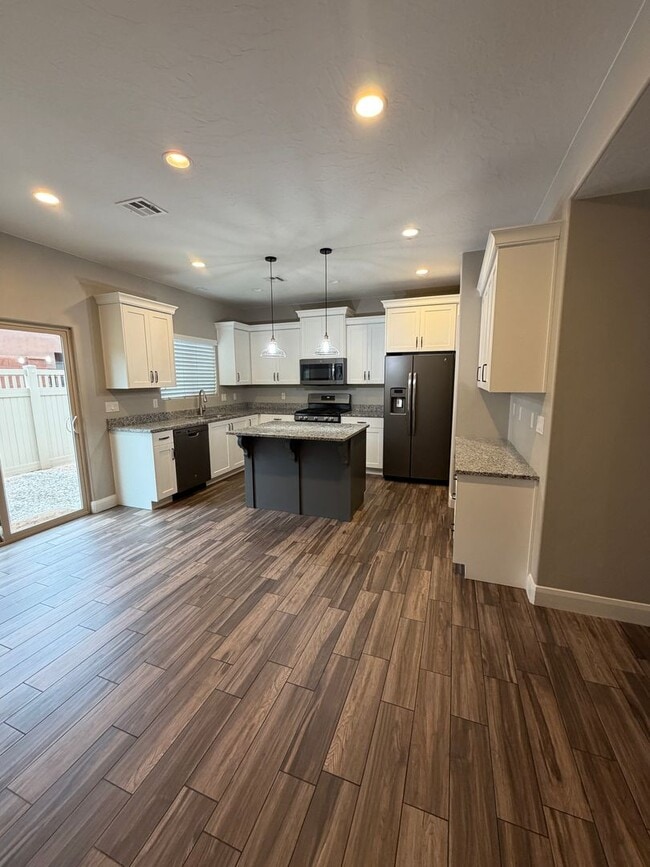 Building Photo - Luxury Townhome in Santa ClaraStunning 3 BR, 2.5 BA Townhome with Spectacular Views!