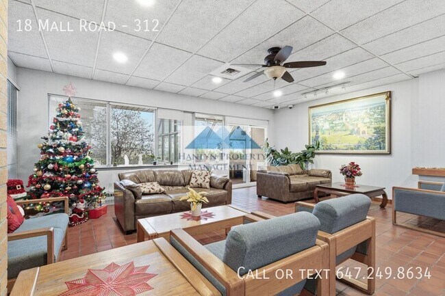 Photo du bâtiment - Gorgeous Renovated Unit For Seniors in Prime Location