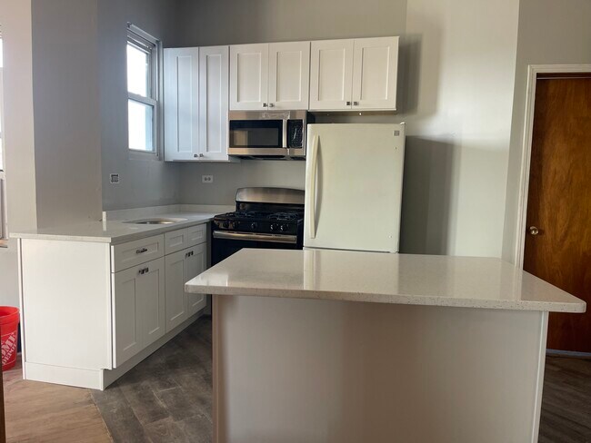 Foto del edificio - 3220 W Armitage Ave