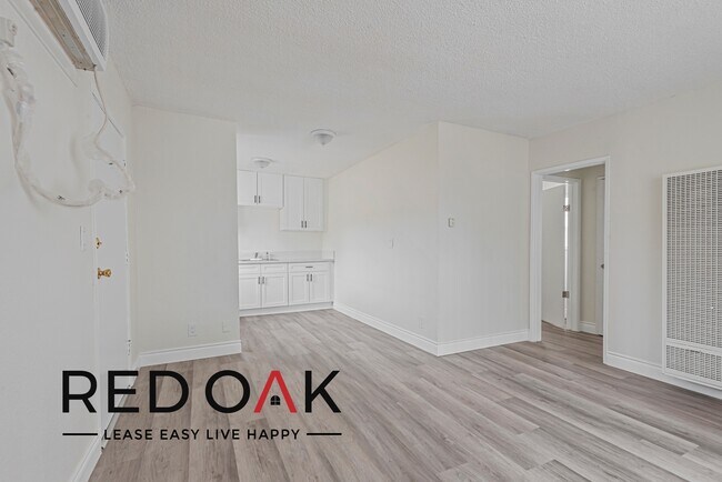 Foto del edificio - Lovely and Welcoming Top Floor One Bedroom...