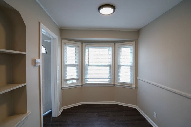 Foto del edificio - This beautifully updated 3-bedroom, 1-bath single-family home is ready for move-in!