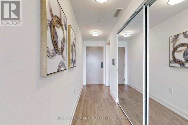 Photo du bâtiment - 585 Bloor St E