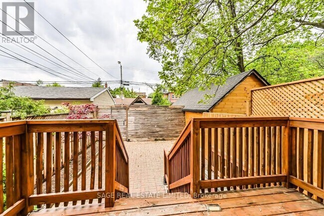 Photo du bâtiment - 650 Markham St