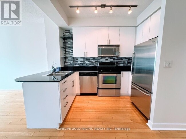 Building Photo - 381 Front St W