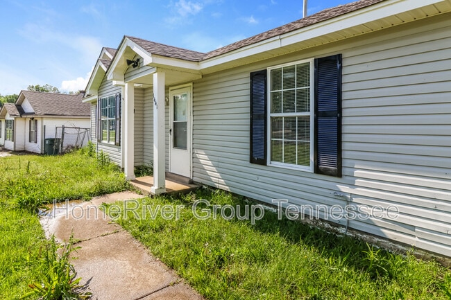 Building Photo - 1441 Reata Pass