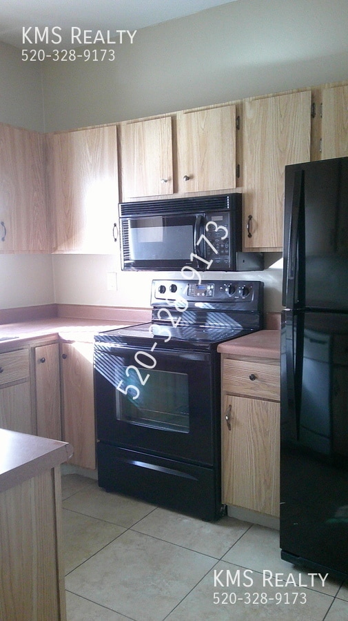 Building Photo - 3 Beds / 2 1/2 Baths  -  OWNER / AGENT