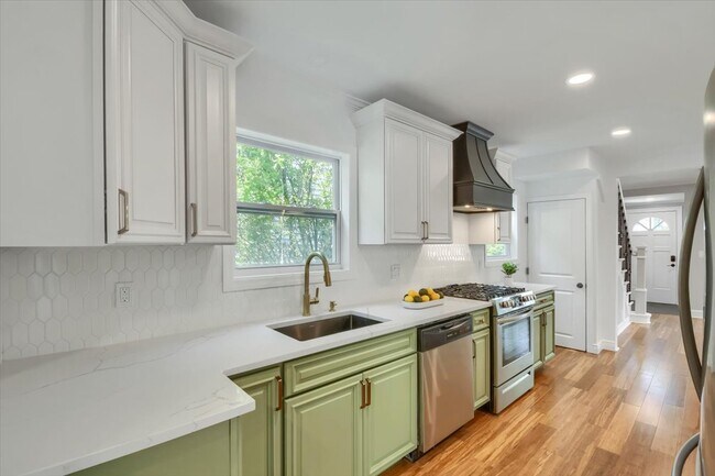 Open Kitchen - 310 Hunter St