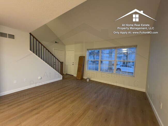 Foto del edificio - 1011-1013 Greystone Court