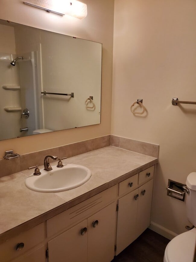 Building Photo - 3bd/1.5ba Completely Remodeled House with ...