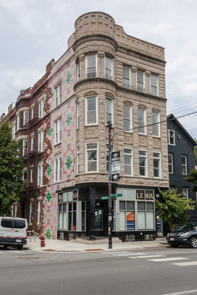Building Photo - 816 W 18th St
