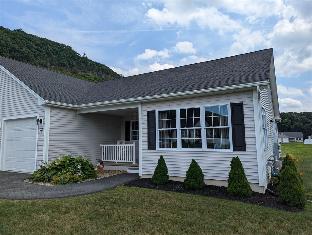 Primary Photo - 22 Snowberry Cir