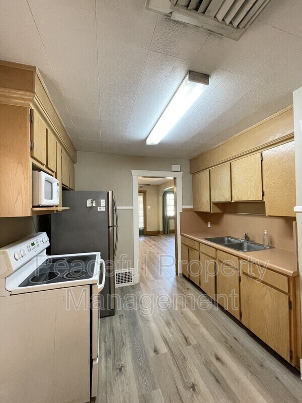 Building Photo - 1637 S 800 E