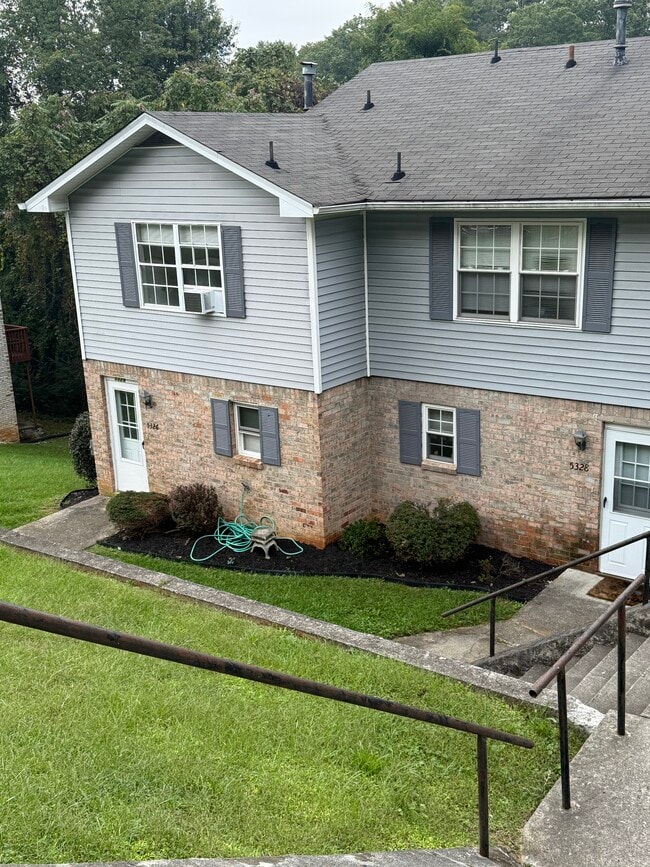 Building Photo - 5326 Carolyn Cir