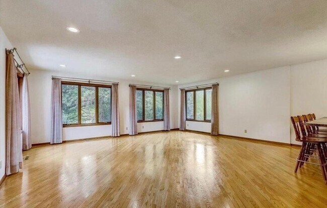 Building Photo - 4626 Lenore Ln