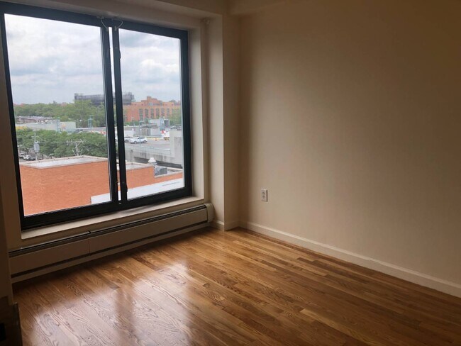 Foto del edificio - 2570 E 17th St