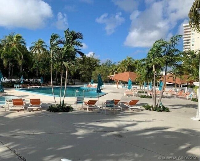 Foto del edificio - 100 Bayview Dr