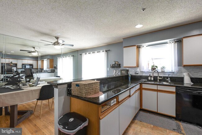 Foto del edificio - 8329 Founders Woods Way