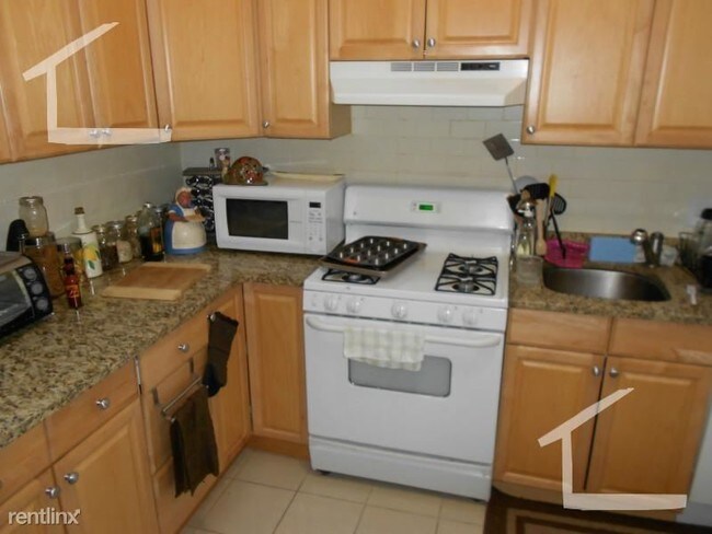 Building Photo - 3 br, 1 bath  - 29 Bay State Rd # AP4R