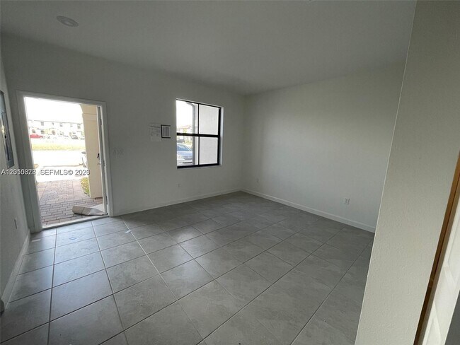Foto del edificio - 24641 SW 117 Path