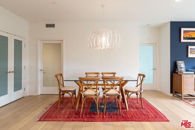 Building Photo - 4240 Laurel Canyon Blvd