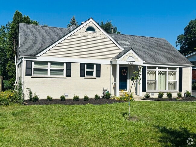 Building Photo - 724 Justina St