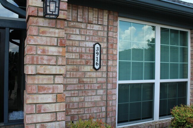 Building Photo - 3916 Segundo Ln