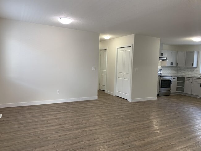 Building Photo - 9606A 113 Ave