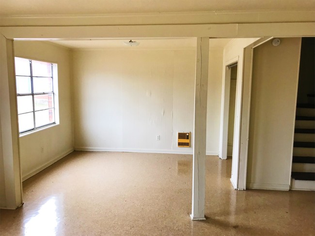 Building Photo - 944 Houck St
