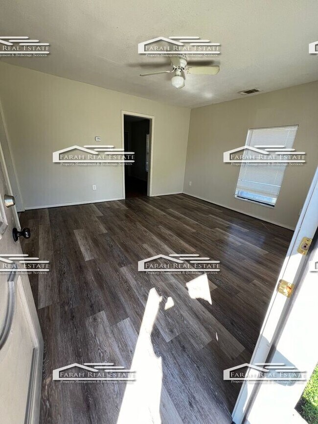Building Photo - 2/1 Home Available in Fort Worth, TX!