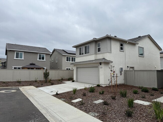 Foto del edificio - 3 Bed 2.5 Ba 2 Car Garage in Roseville!