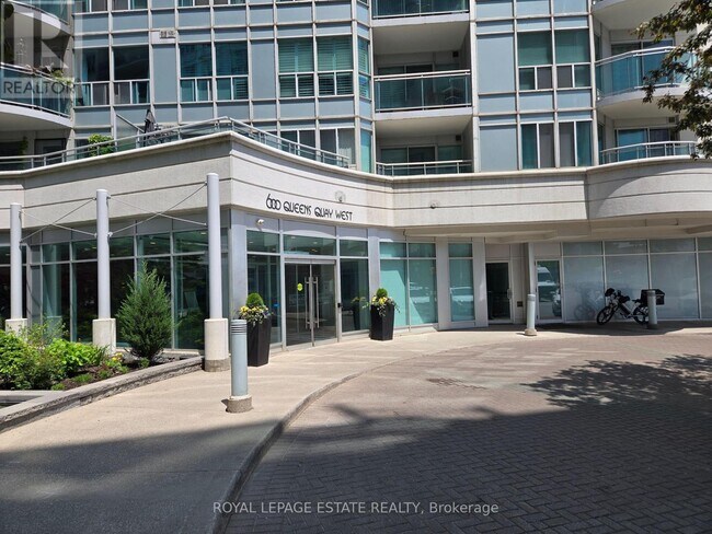 Photo du bâtiment - 600 Queens Quay W
