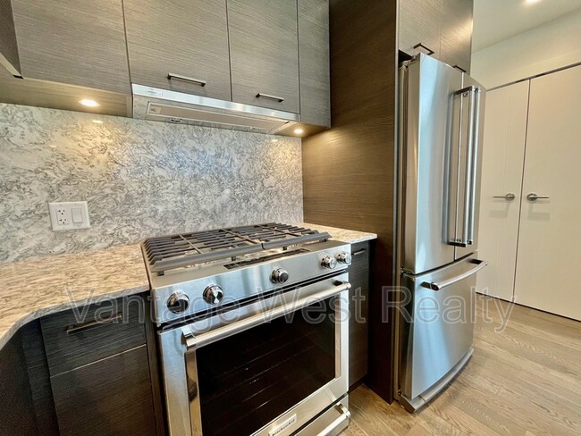 Building Photo - 1191 Sunset Dr