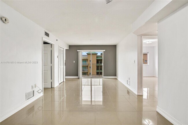 Foto del edificio - 2415 NW 16th St Rd