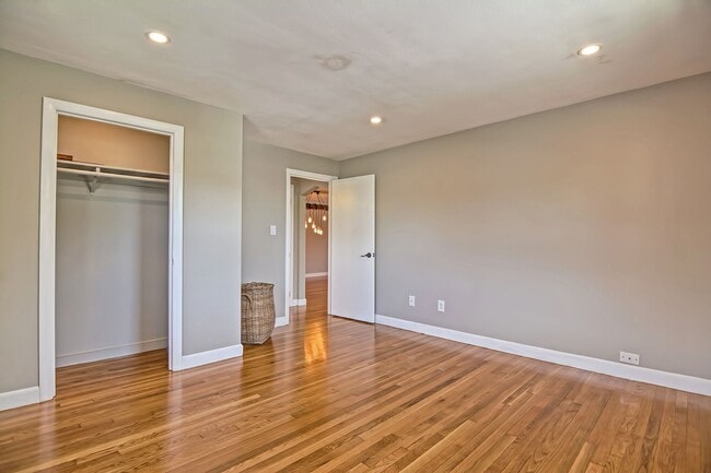 Building Photo - 33 Montvale Ave