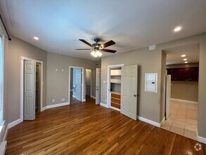 Building Photo - 2 Woodville Park