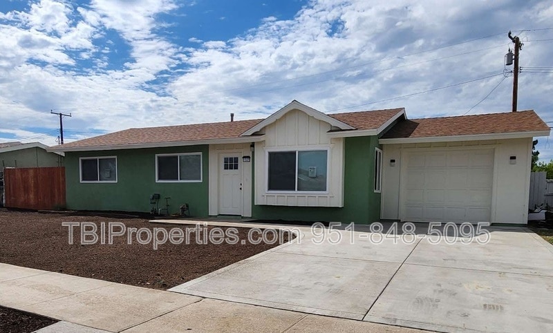 Primary Photo - 1327 Berkeley Dr