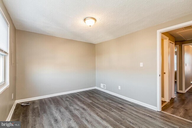 Building Photo - 7839 St Claire Ln